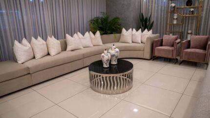 أريكة الجمال الأبدي (Timeless Beauty Sofa)